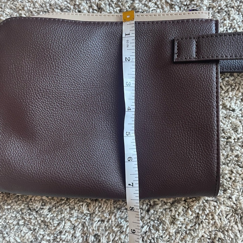 Bvlgari Makeup Bag for Emirates in excellent
Condition - Picture 6 of 7